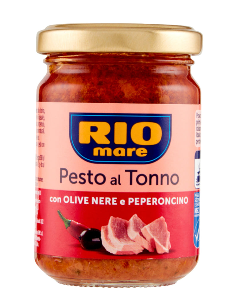Pesto mit Thunfisch, schwarzen Oliven und Peperoncino