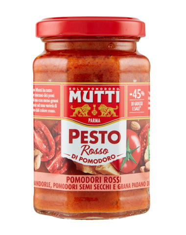 Tomatenpesto (Pesto Rosso) mit getrockneten Tomaten, Mandeln und Parmigiano Reggiano